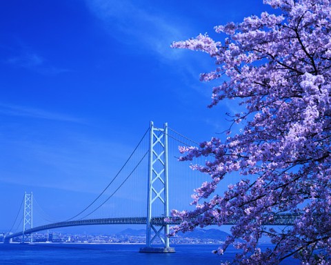 Puente de Akashi-Kaikyo para acceso al Puerto de Kobe
