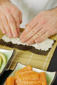 Preparación de un Maki sushi